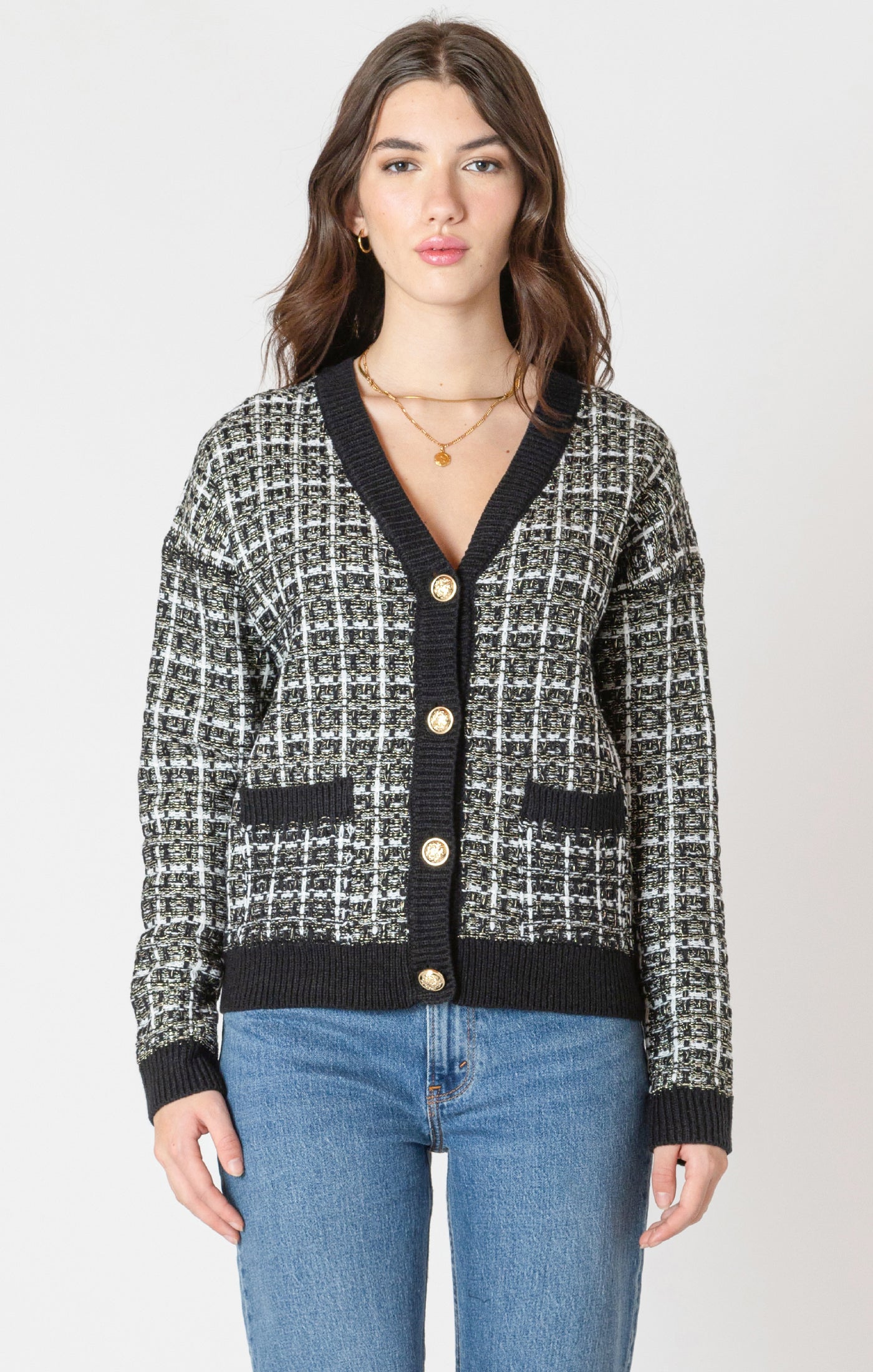 Cardigan pour femme à motifs carreaux (tweed) noir et blanc avec boutons dorés. Tissu en acrylique et polyester orné de fils métalliques. Marque Black Tape.