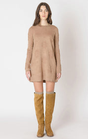 Robe en tricot Black Tape pour femme, longueur midi, de couleur caramel avec un motif géométrique abstrait, style chaud et confortable.