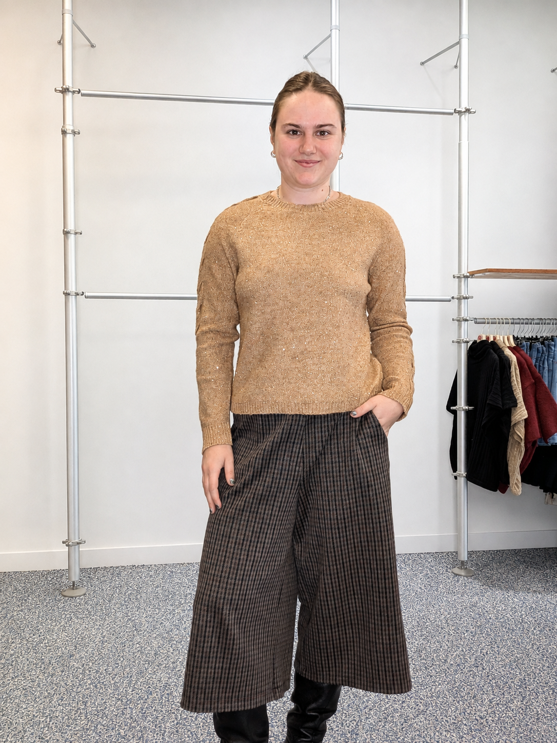 Chandail en Tricot Caramel à Effet Tressé et Fils Argentés