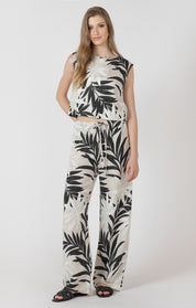 Haut en lin et rayonne avec imprimé tropical de feuilles abstraites et boutons au dos, style léger et estival