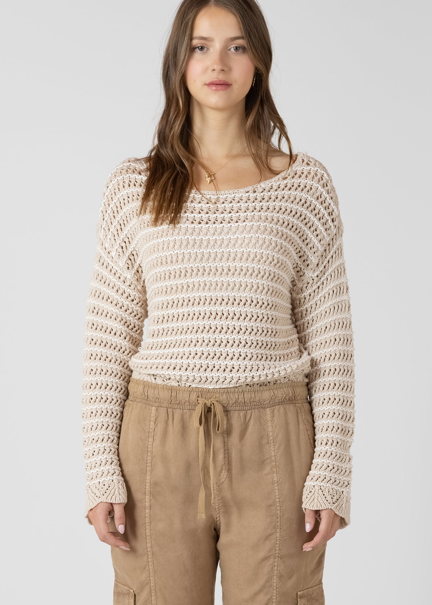 Chandail en tricot crochet à col bateau, couleur lavage de sable, tissu en polyester et coton, style délicat et confortable.