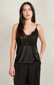 Camisole noire satinée bordée de dentelle, vue de face
