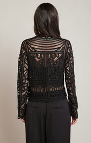 Blouse noire en crochet ajouré à manches longues, vue de dos