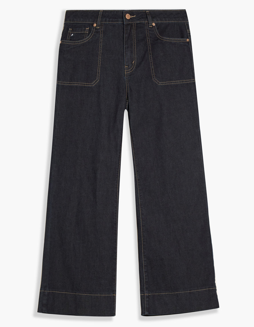 Jeans marine foncé à jambe large écourtée avec poches plaquées et foulard assorti