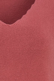 Détail de la maille douce couleur terracotta