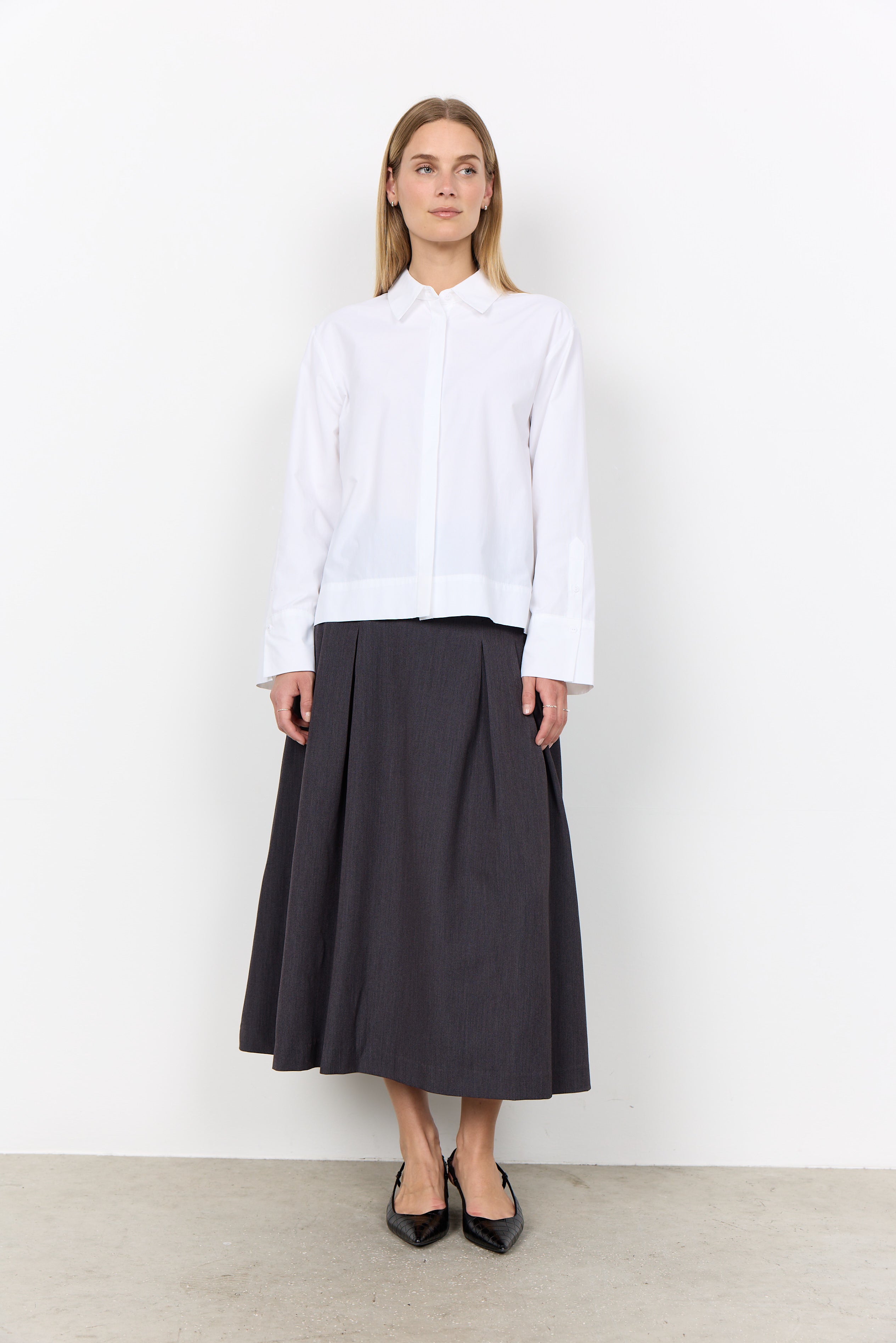 Vue de dos de la blouse blanche SC-NETTI 136 SOYA Concept