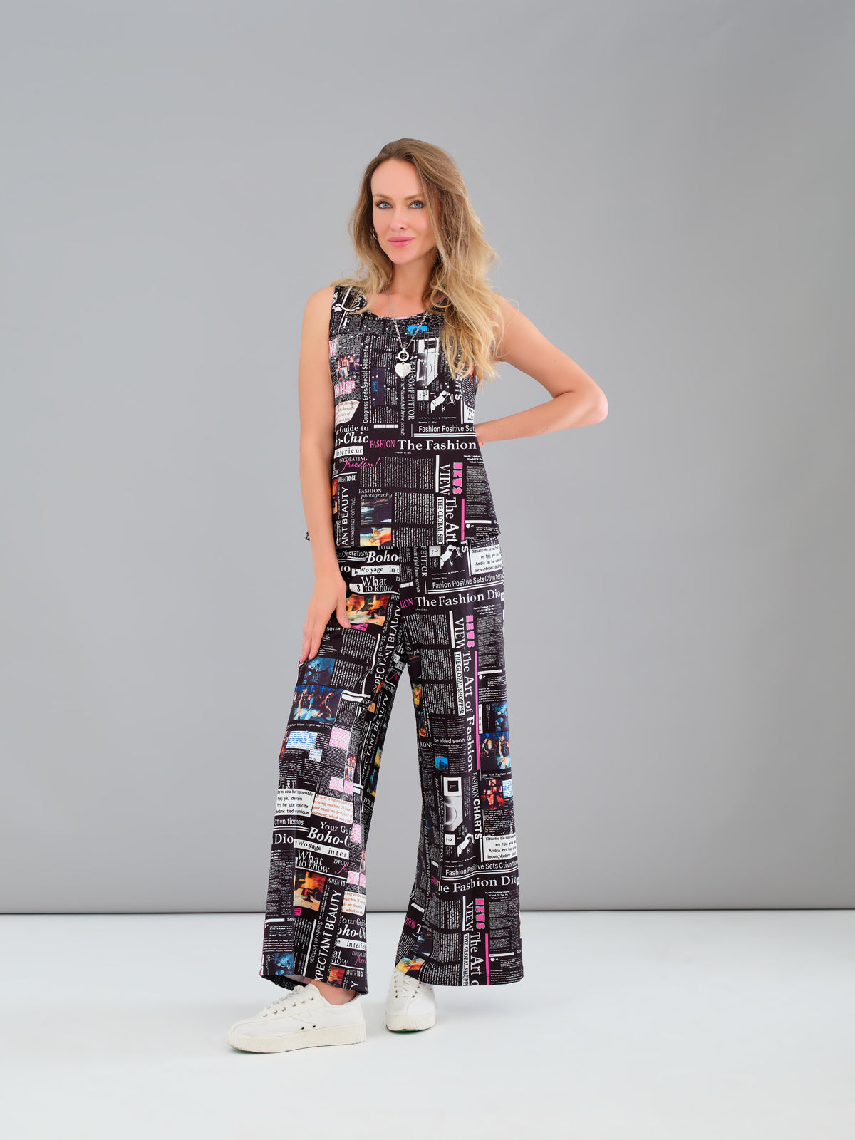 Camisole fluide avec imprimé féminin, style élégant et original.