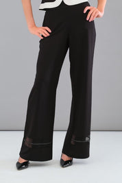 Pantalon large avec bande en mesh au bas et strass tout autour, style féminin et élégant.