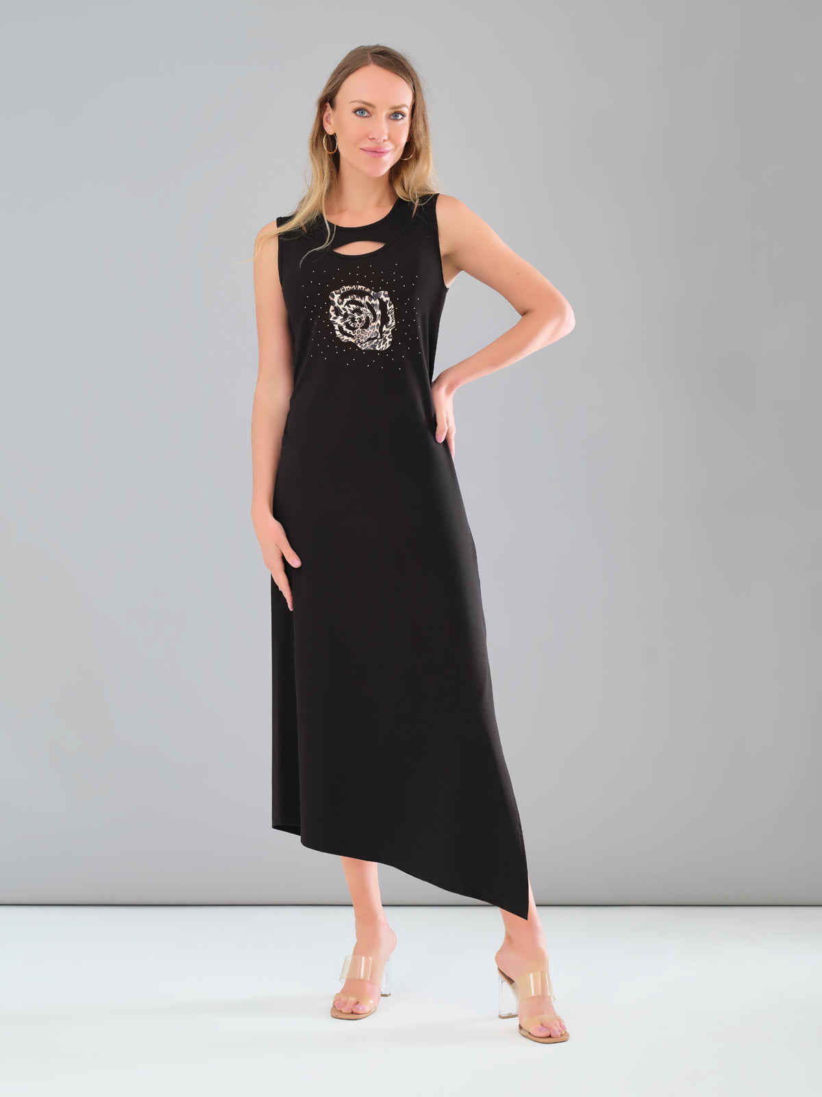 Robe longue à bretelles avec motif fleur imprimé léopard et strass au niveau de la poitrine, style classique et féminin.