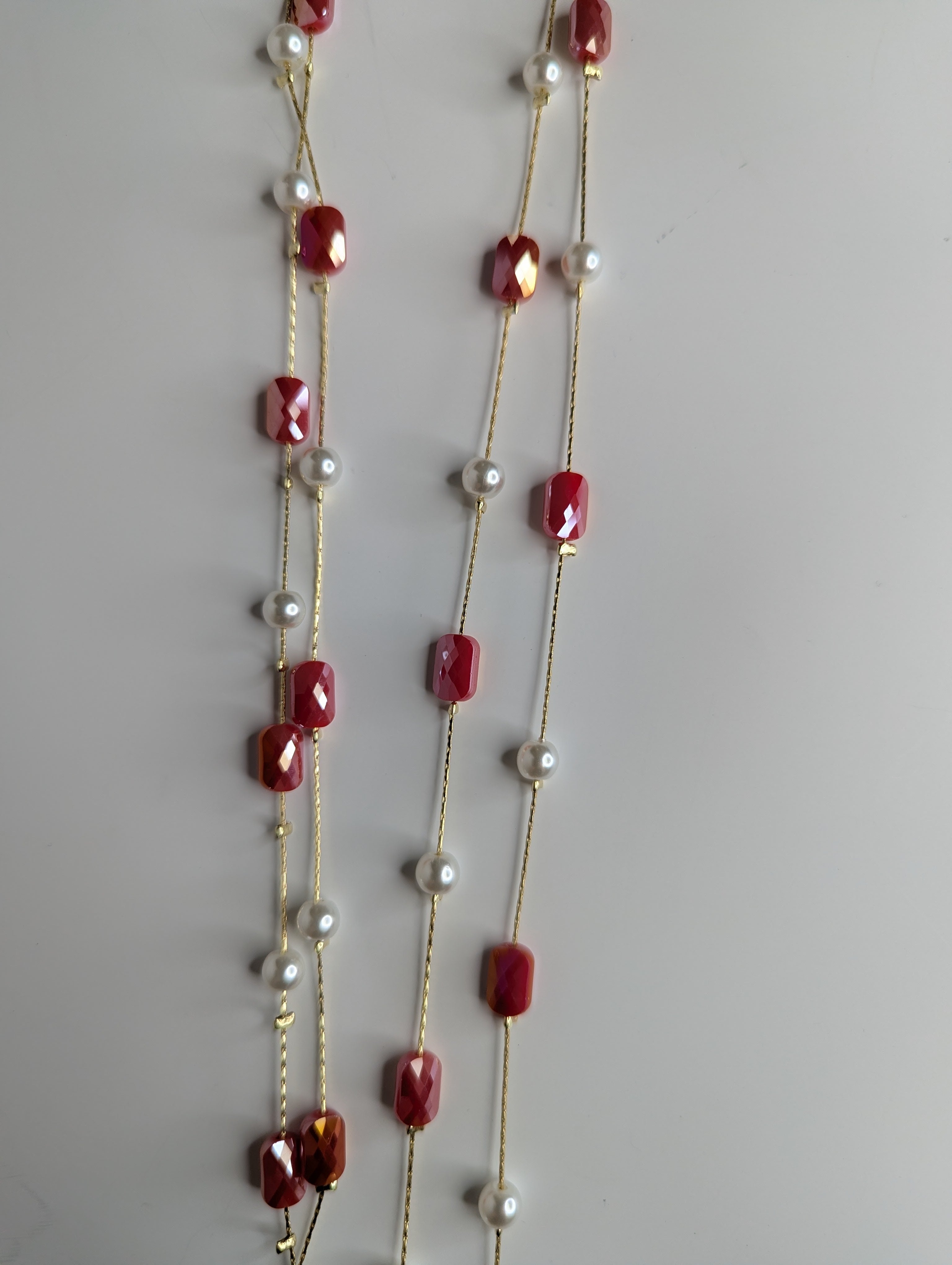 Collier long or avec perle et billes rouges
