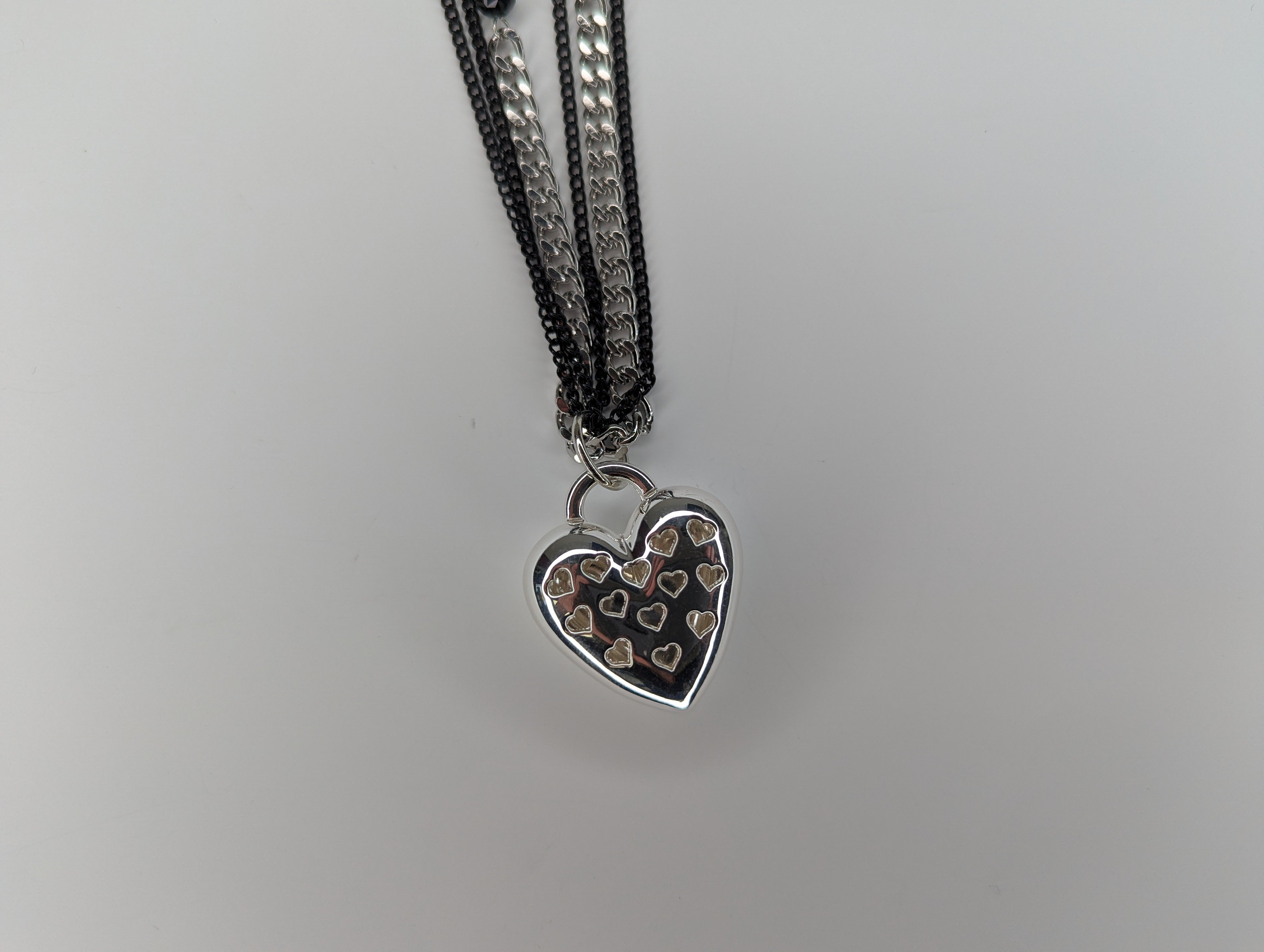 Collier avec coeur noir et argent