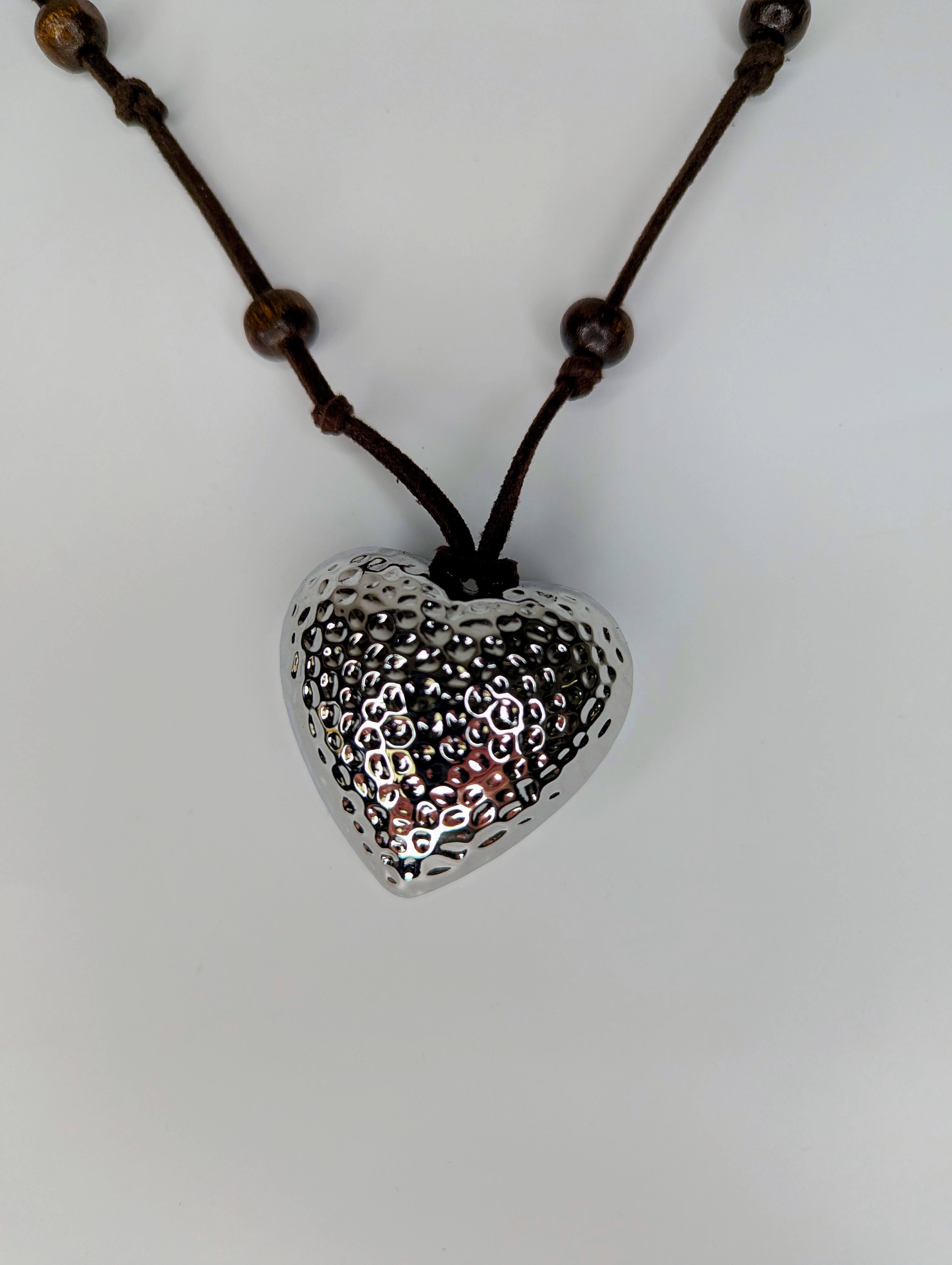 Collier noir avec coeur