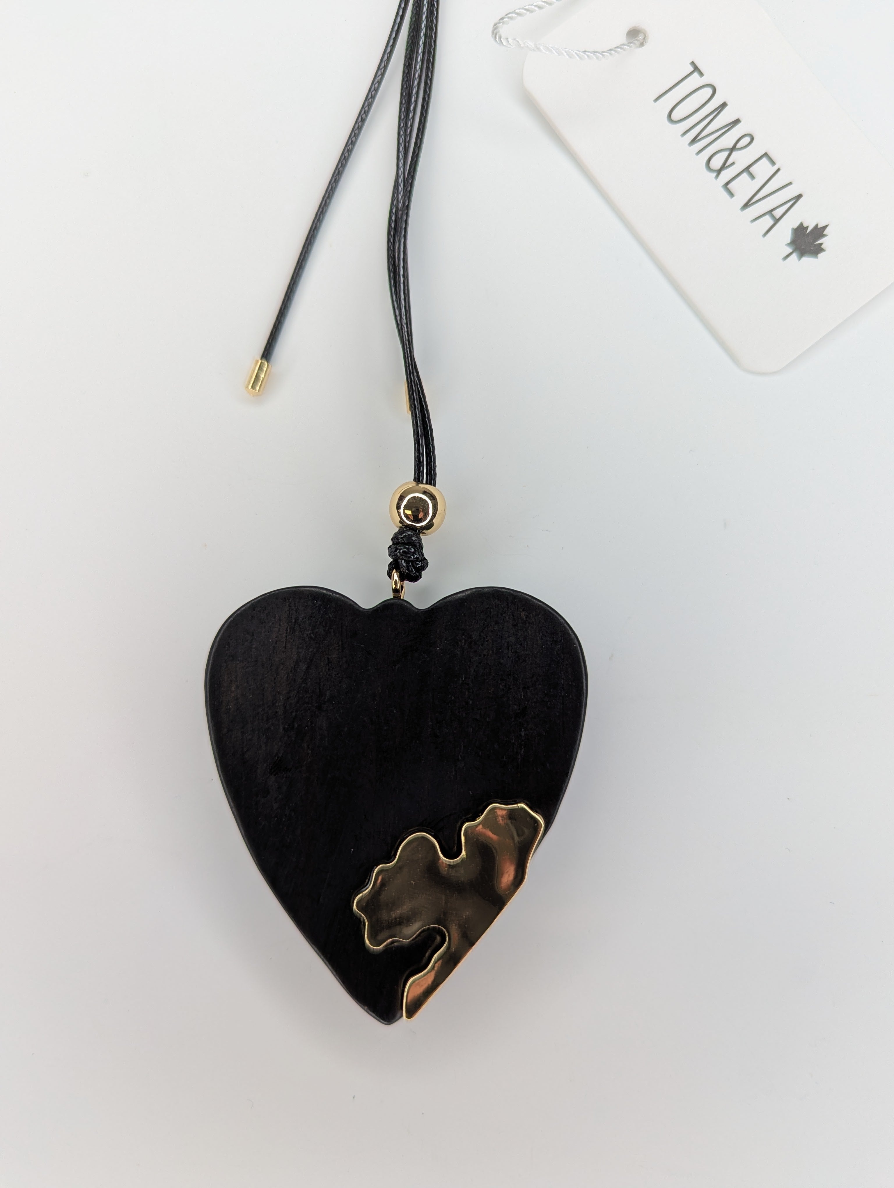 Collier Noir avce Coeur Noir et Or