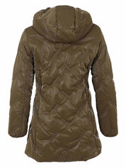 Manteau brun matelassé en chevrons vu de dos