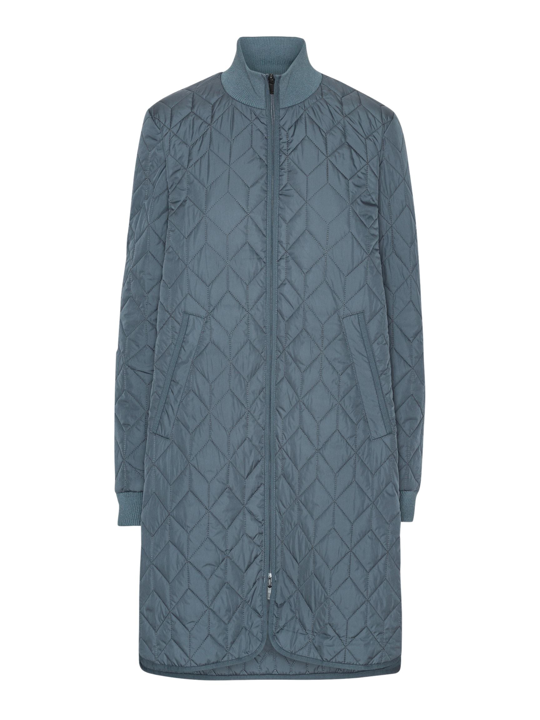 Manteau matelassé long ILSE JACOBSEN HORNBÆK de couleur unie, avec col montant côtelé, poches latérales et fermeture éclair bidirectionnelle.