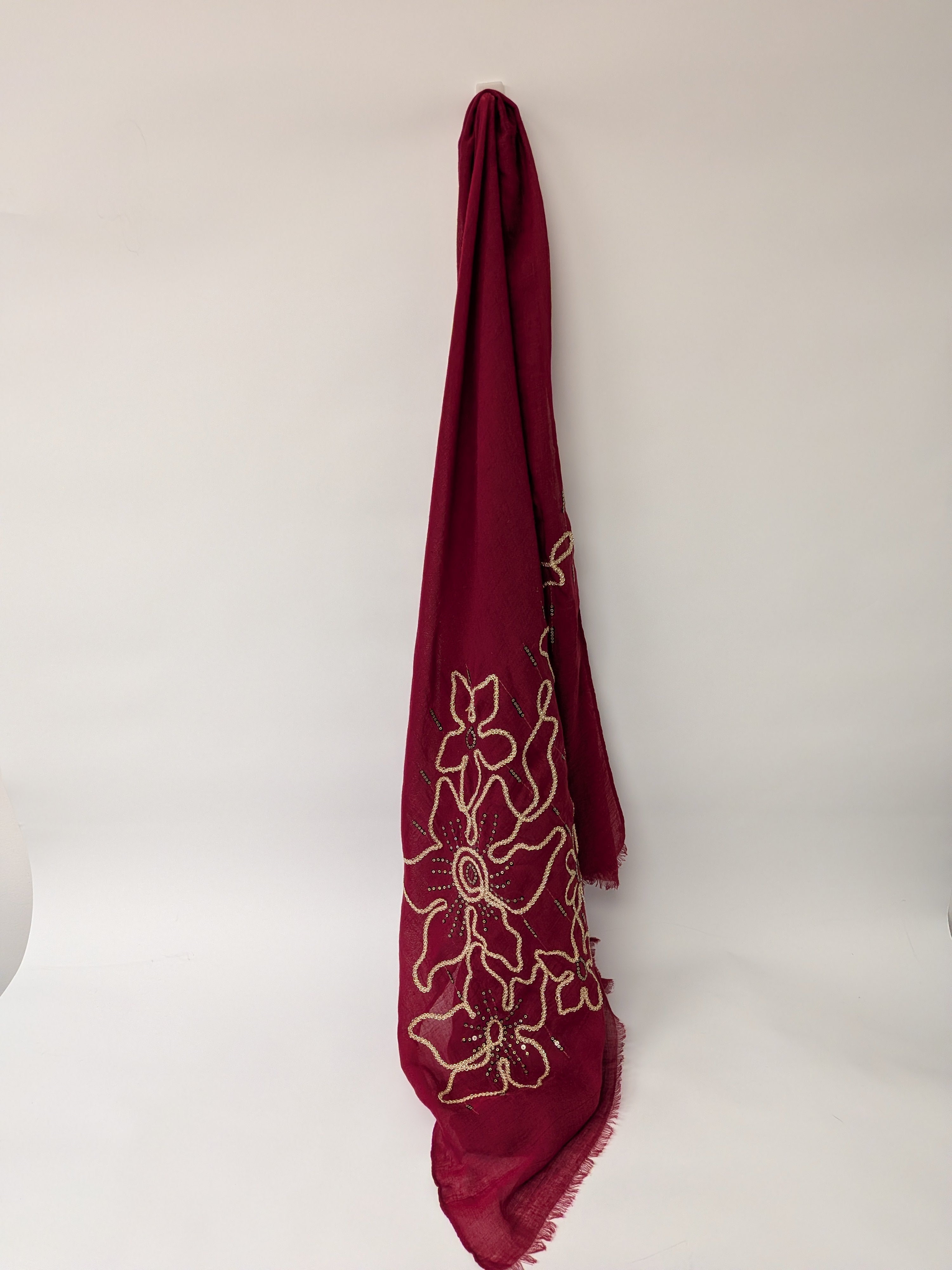 Foulard bordeaux à grandes fleurs brodées