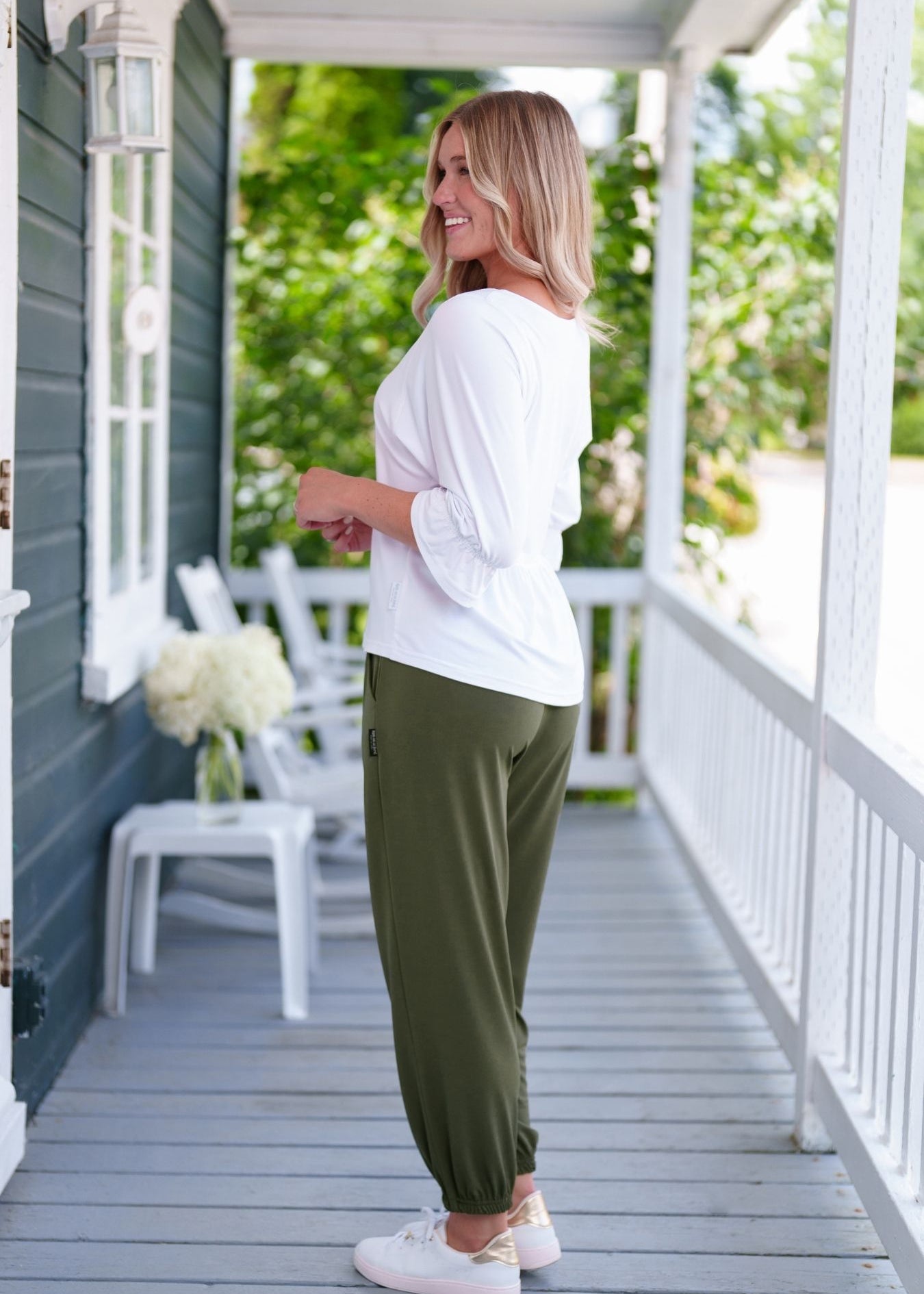 Blouse-tonique-Blanc-pantalon-pina-Olive-DSC06116copy.jpg_2.jpg