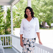 Blouse blanche fluide de la marque Rien ne se perd, confectionnée en tissu extensible 95% polyester et 5% élasthanne."