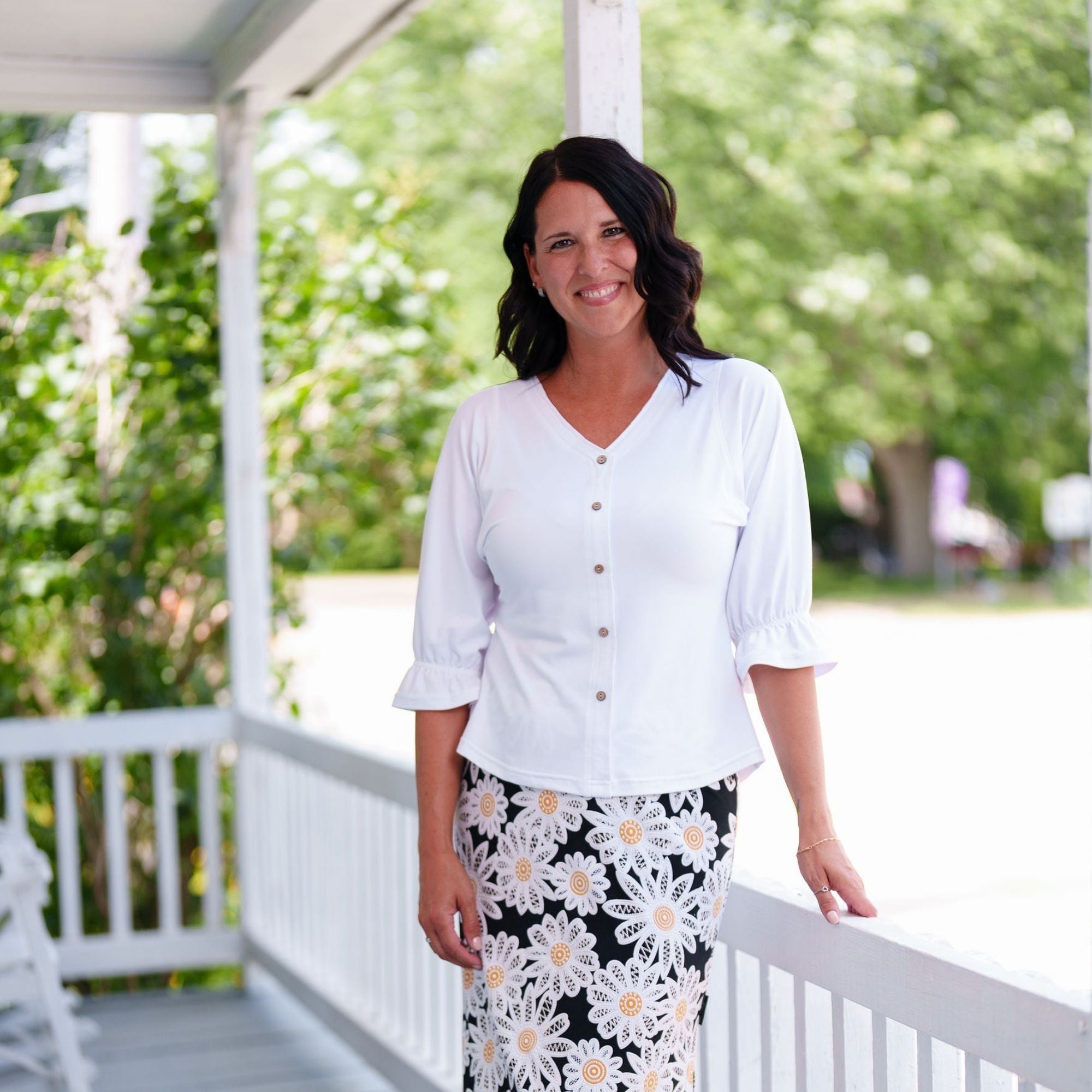 Blouse blanche fluide de la marque Rien ne se perd, confectionnée en tissu extensible 95% polyester et 5% élasthanne."