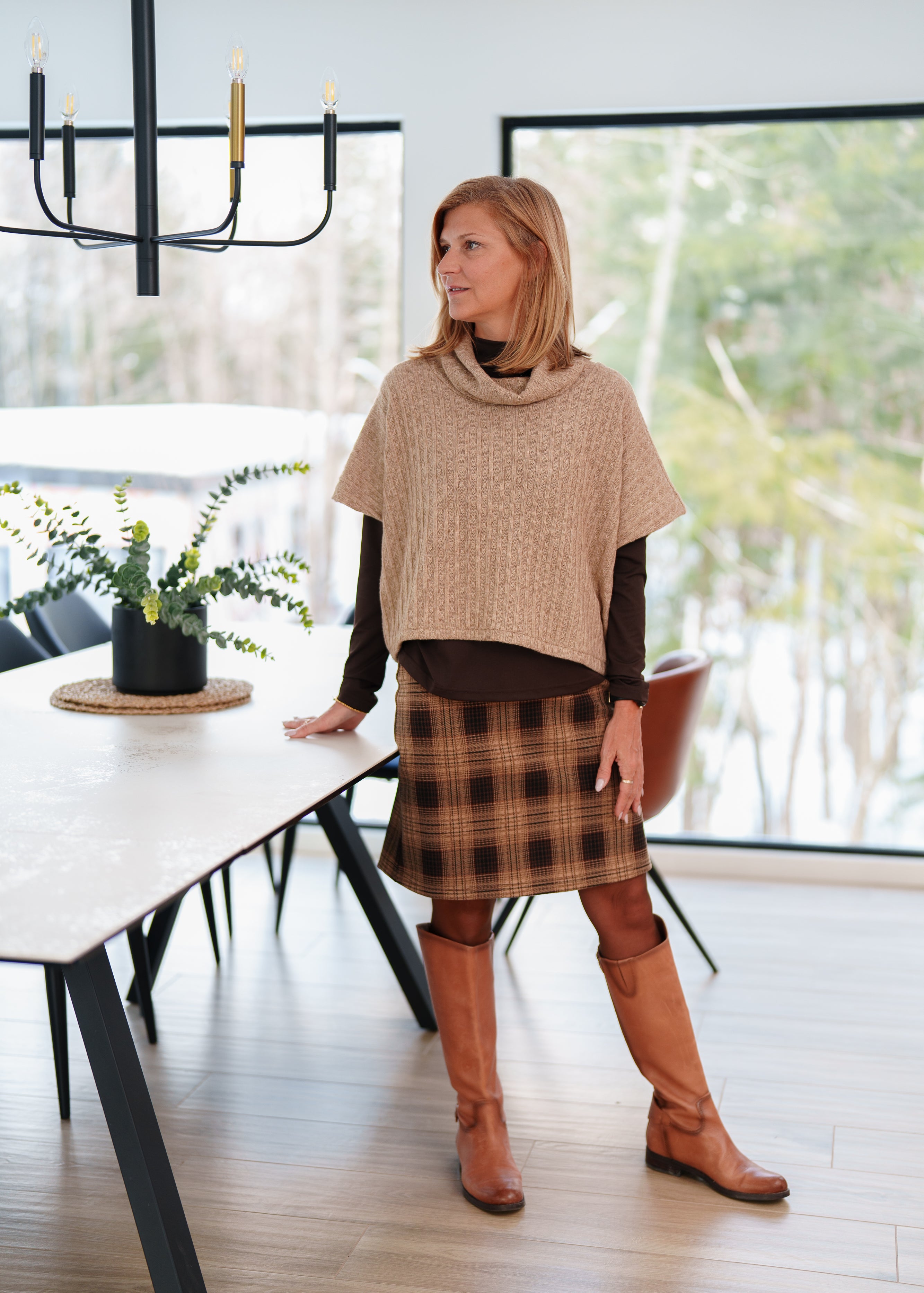 Bolero_Grandmont_Beige_chandail_Becancour_Brun_Chocolat_jupe_St_Jean_Carreaux_2.jpg
