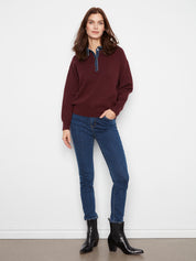 Chandail bourgogne à col et patte boutonnée en denim, vue trois quarts – Charlie B C2125-974A