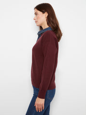 Chandail bourgogne à col et patte boutonnée en denim, vue de dos – Charlie B C2125-974A
