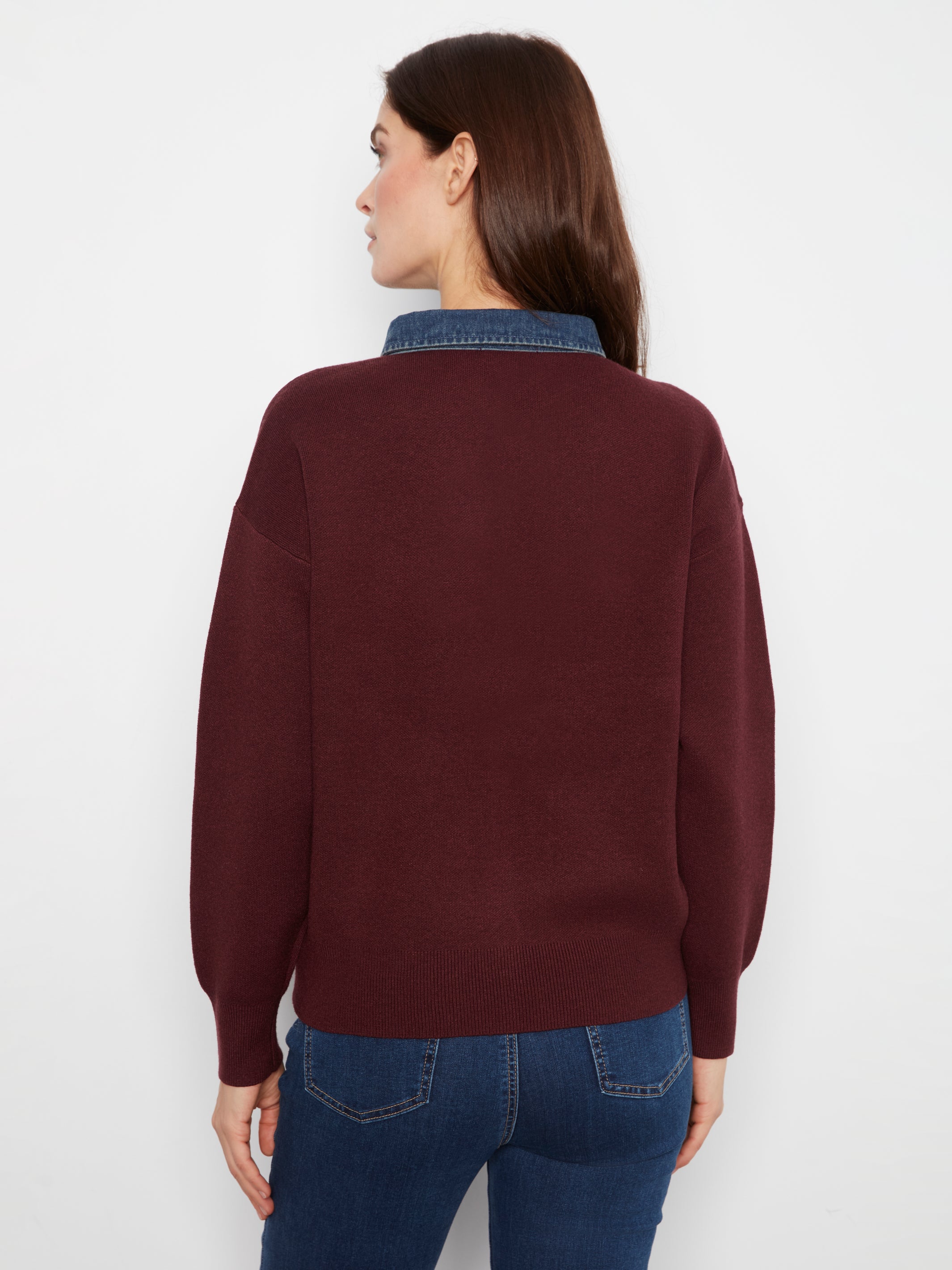 Chandail bourgogne à col et patte boutonnée en denim, look complet – Charlie B C2125-974A