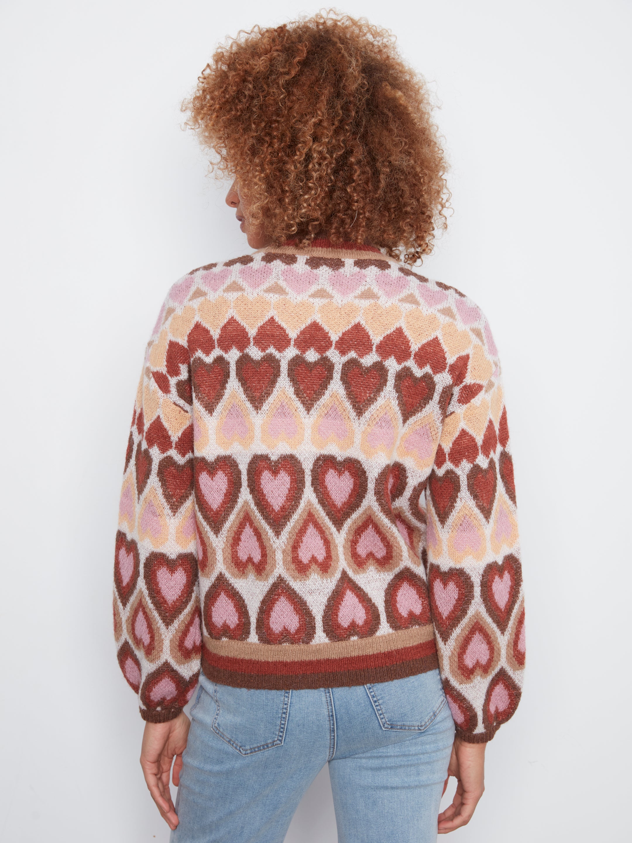 Chandail à cœurs multicolores avec manches ballon et bordures rouille, look complet – Charlie B C2175-820C