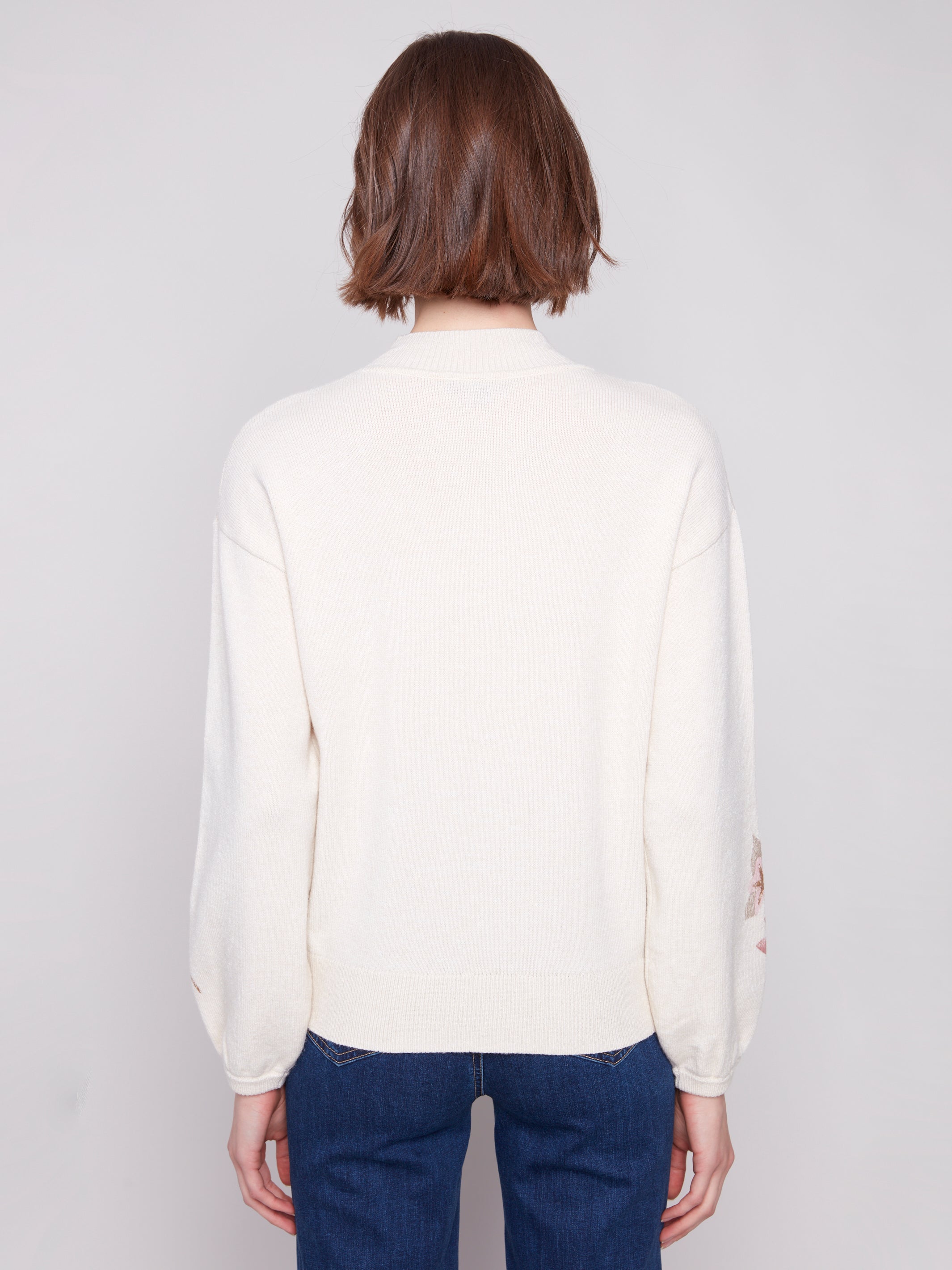 C2689R_974A_P357_5_chandail-tricot-col-montant-broderies-fleuries-creme-charlie-b_naturel_e8384690-125e-4f90-bc7d-cfcded995520.jpg