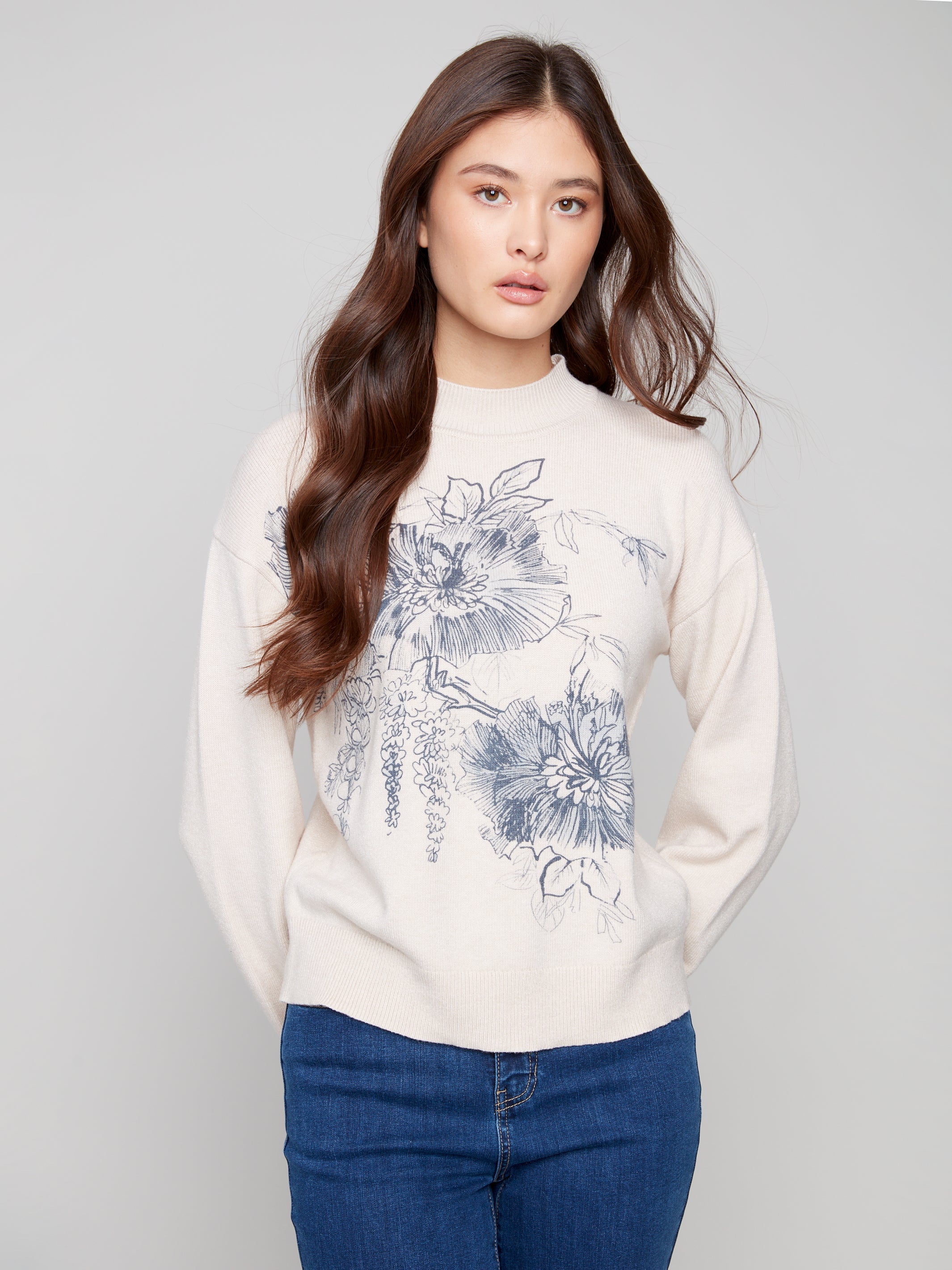 C2689R_974A_P371_3_chandail-col-montant-tricot-fleurs-bleues-beige-charlie-b_cacf4a07-0fb4-4068-9627-cb95e823dcb5.jpg