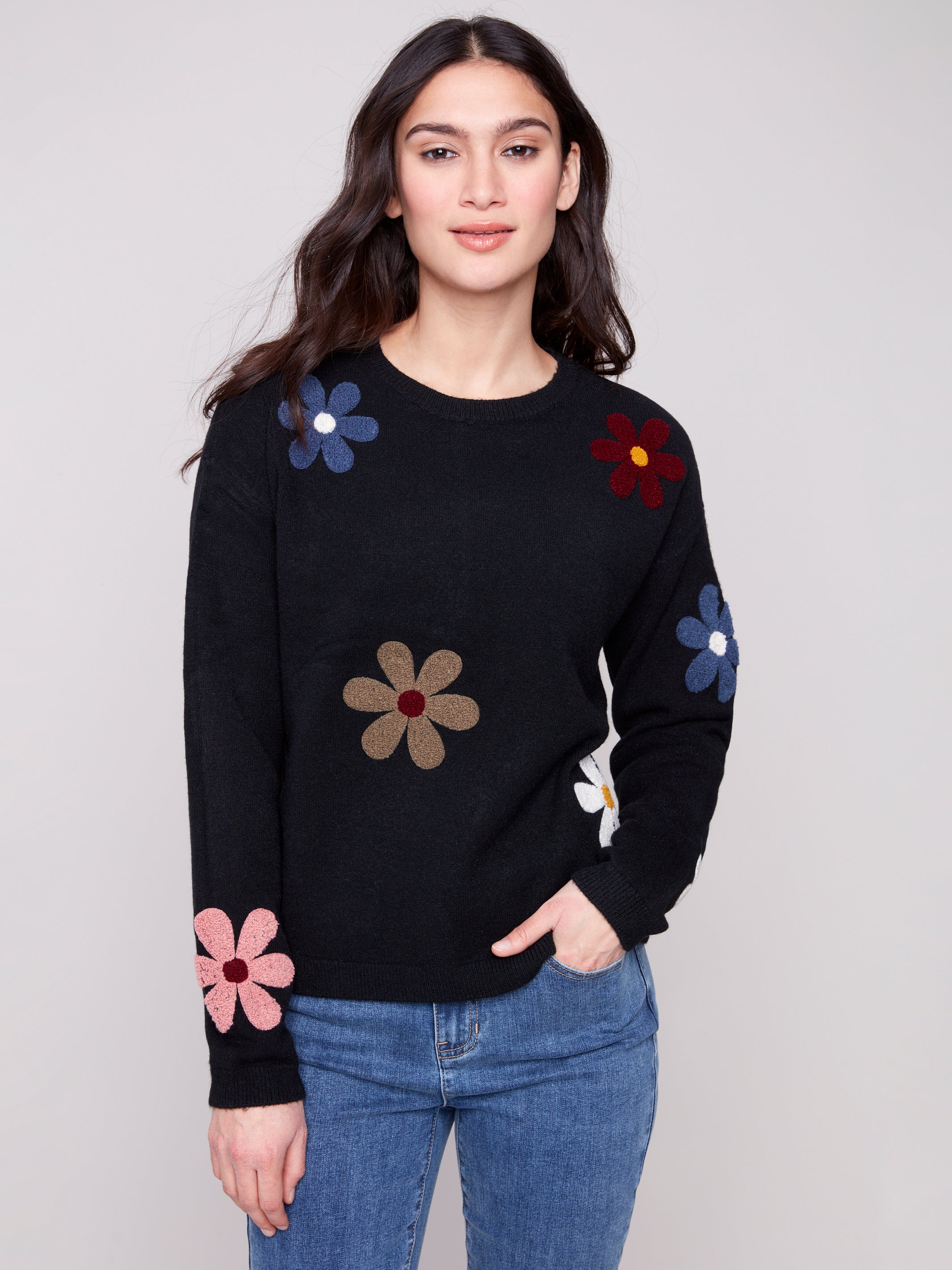 C2829_736A_P001_1_chandail-tricot-col-rond-manches-longues-fleurs-marguerites-brodees-charlie-b_6087fdd9-10dd-4ec8-bf44-e027e56bb107.jpg
