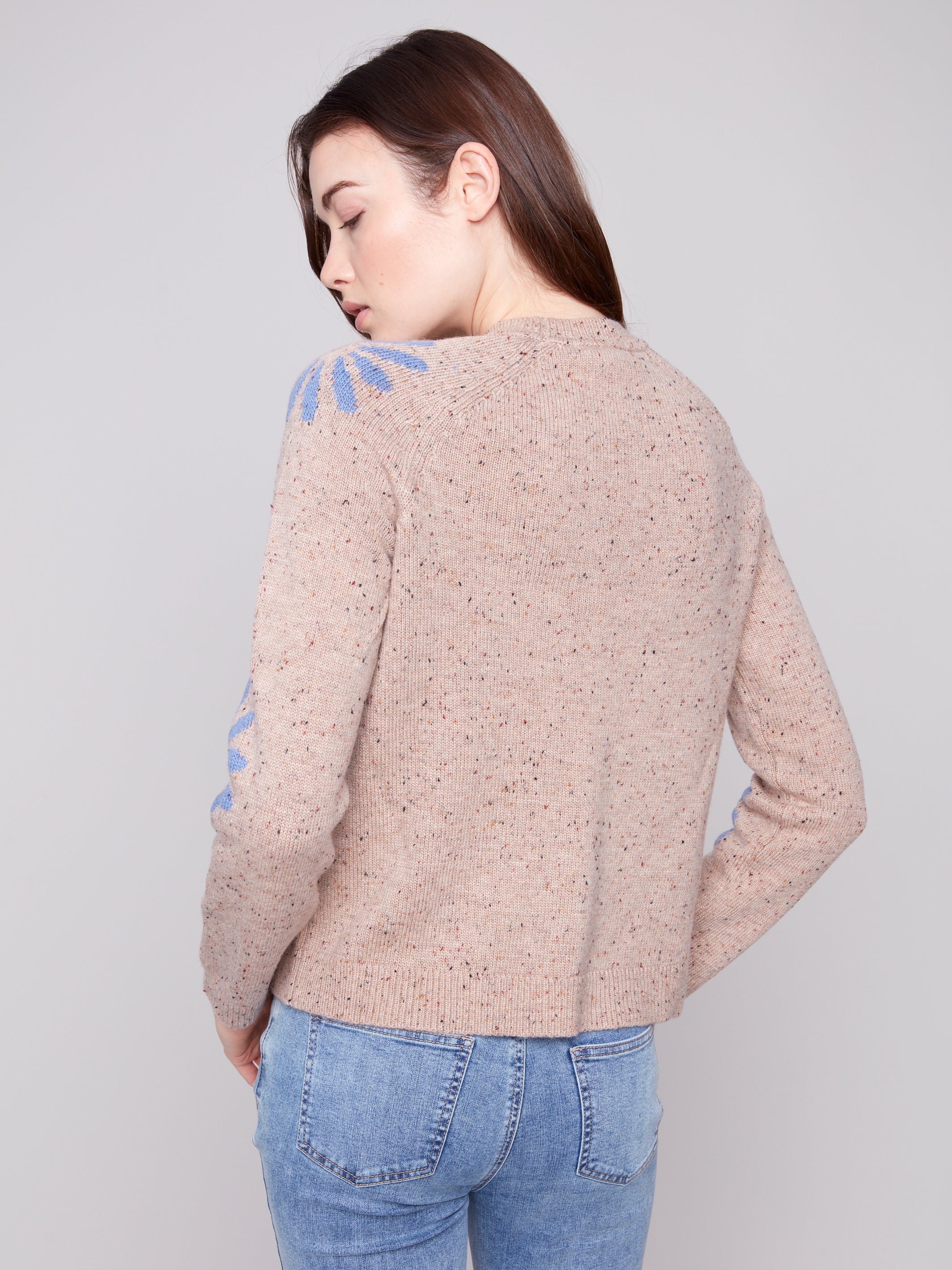 C2834_404B_P921_4_chandail-tricot-col-rond-muscade-fleurs-bleues-charlie-b_beige_cba73242-0c6f-4f0c-86f9-8c6a62ef2353.jpg