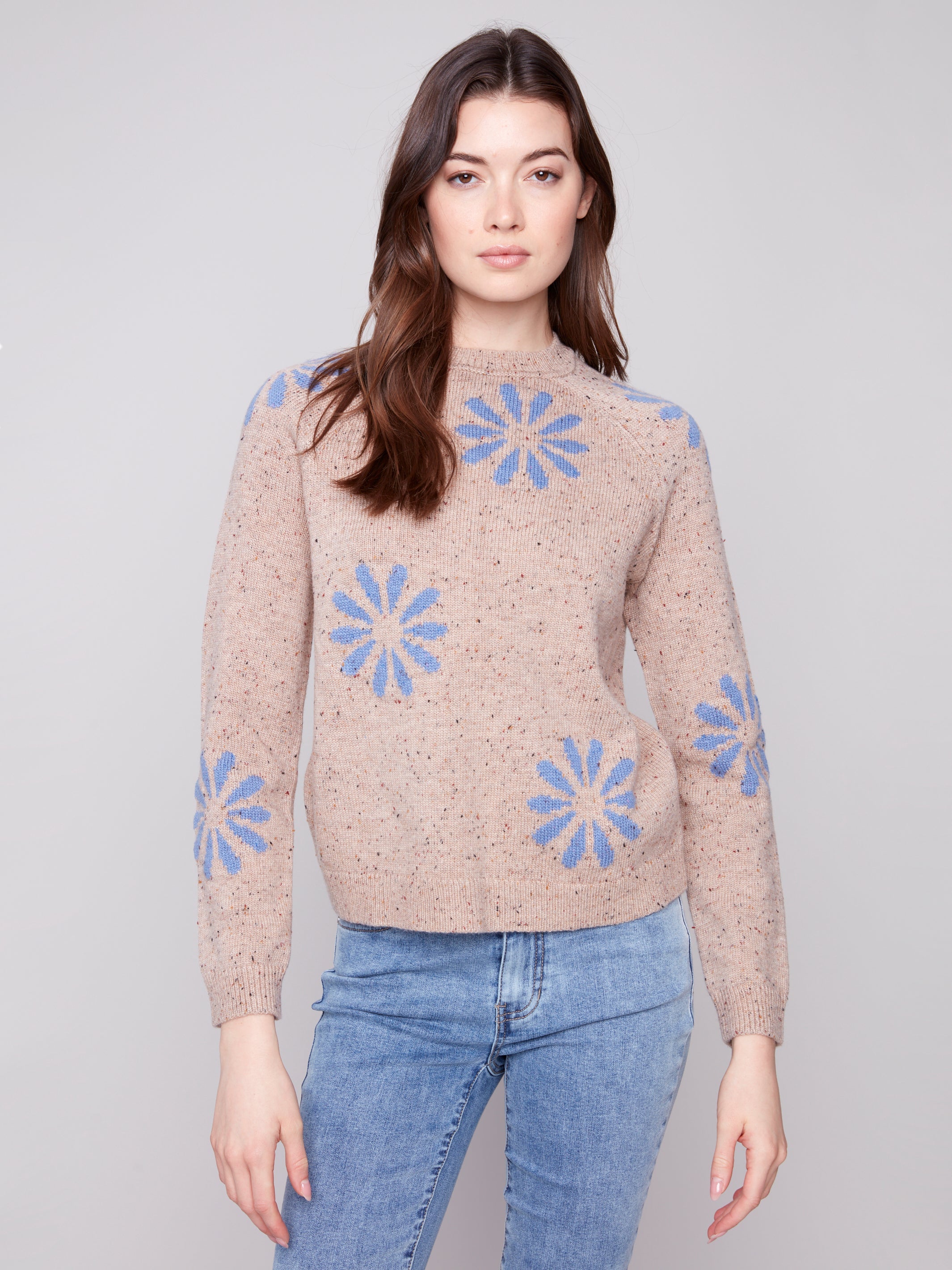 C2834_404B_P921_5_chandail-tricot-col-rond-muscade-fleurs-bleues-charlie-b_beige_5d4a4696-f4a9-4b50-a43a-2ff539adeaff.jpg