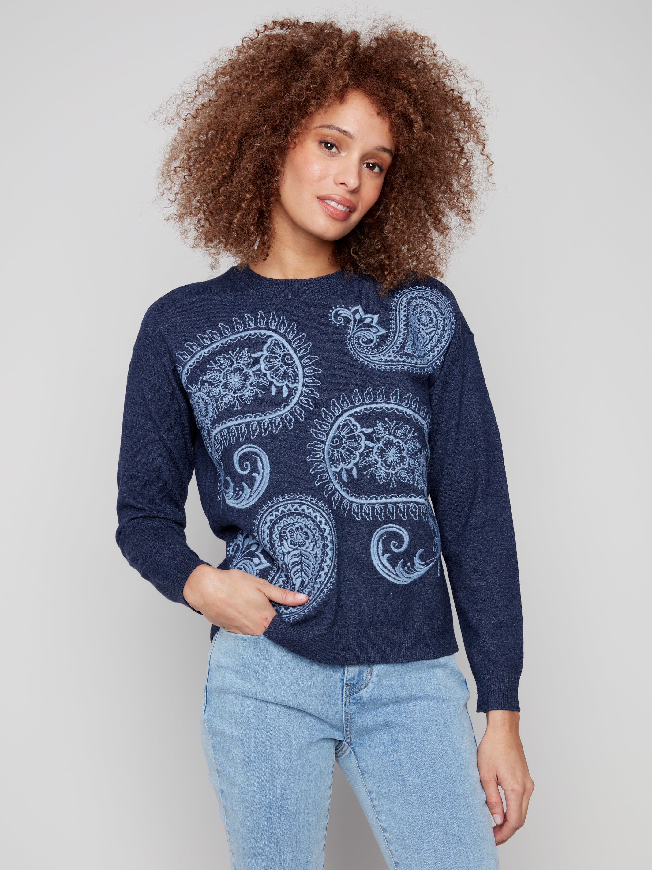 C2845_464A_P430_1_chandail-tricot-denim-imprime-paisley-bleu-pale-manches-longues-col-montant-charlie-b_c5ebaec6-9814-4f7a-9f4f-f025187ccff3.jpg