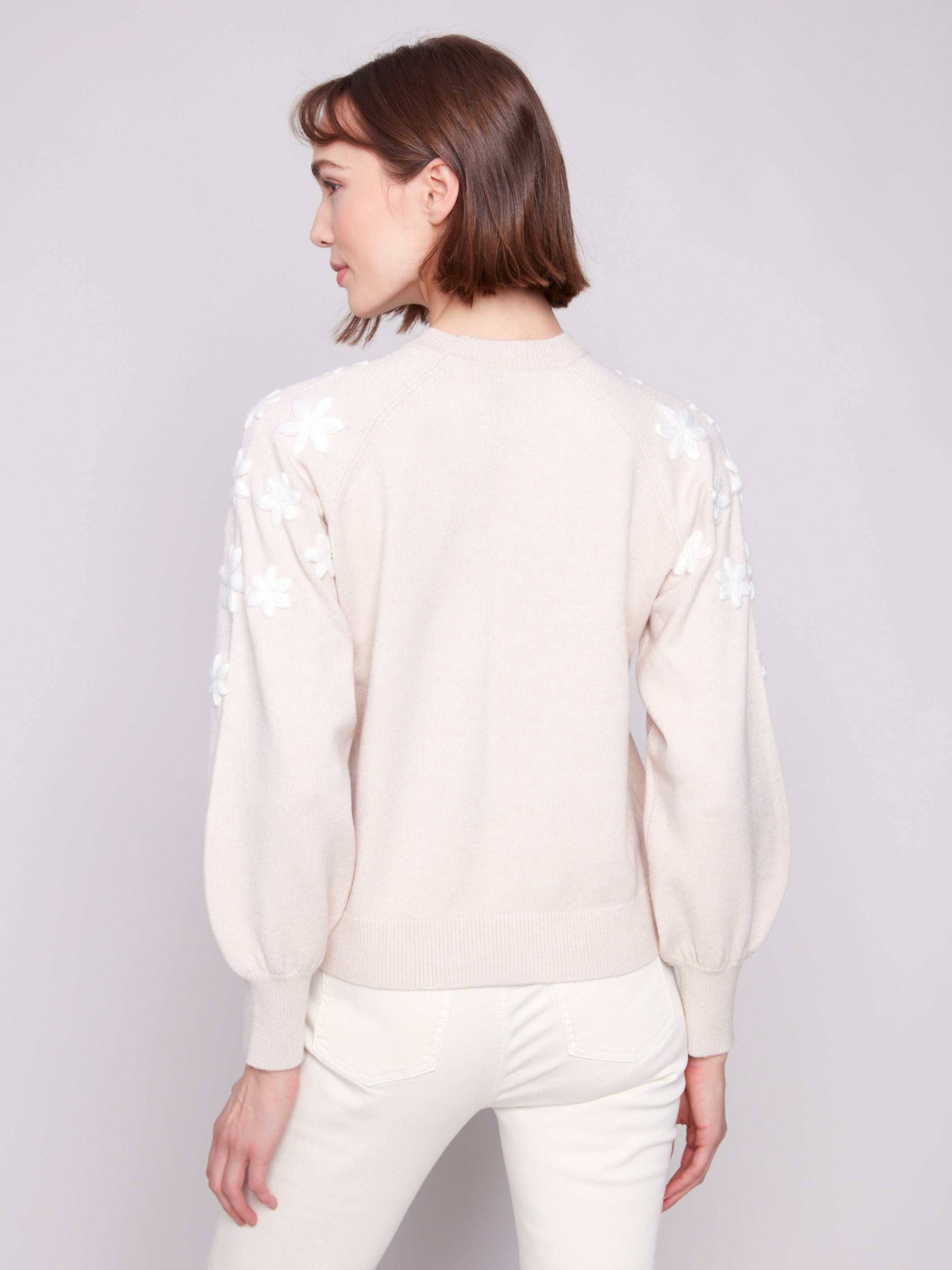C2850E_974A_905_4_chandail-col-rond-broderies-fleurs-3d-avoine-charlie-b_beige_e7847868-b747-42bf-9d2c-108461ee4791.jpg