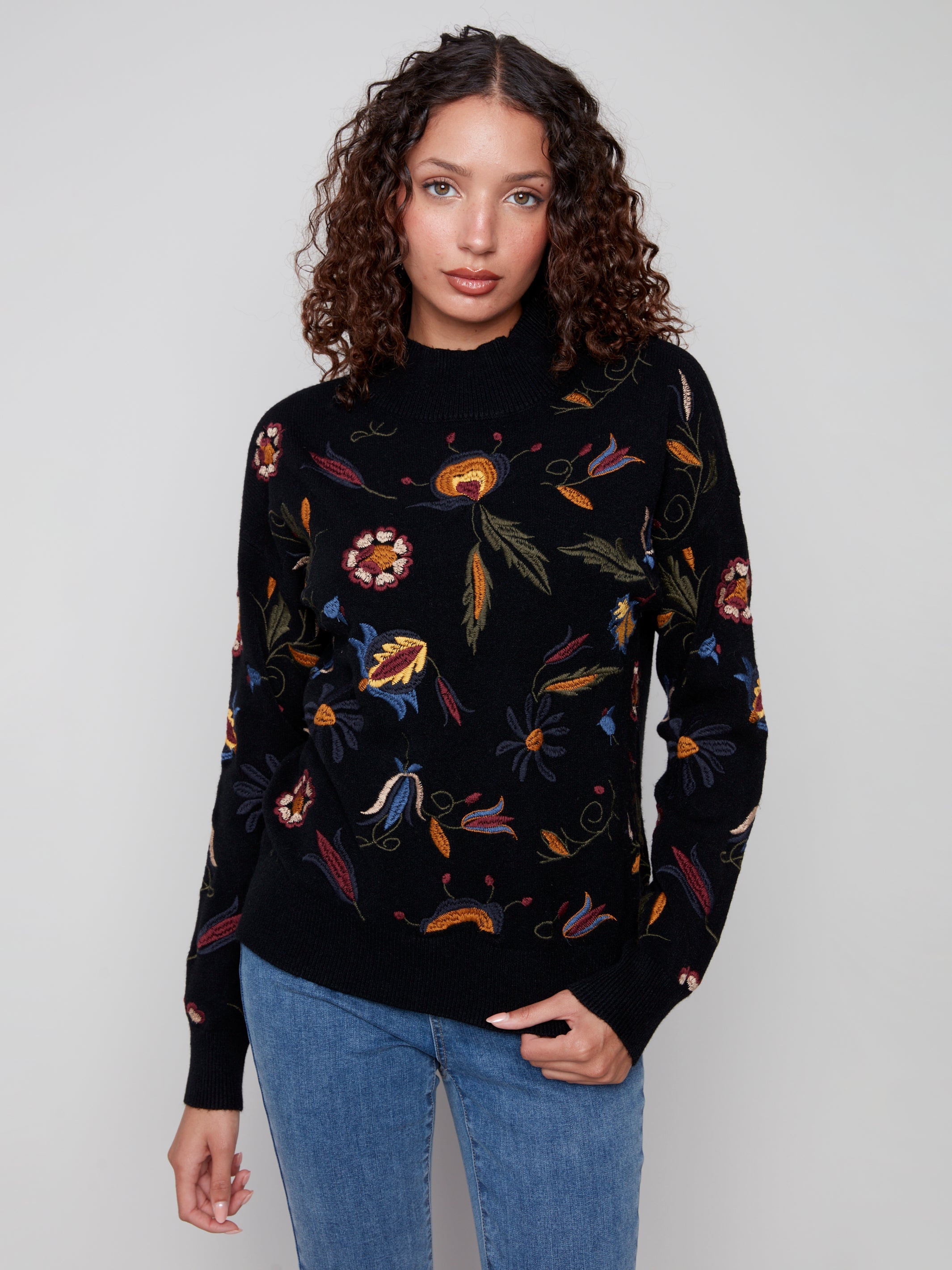 C2893_736A_P001_1_chandail-tricot-noir-broderie-fleurs-col-montant-charlie-b_46e81f29-7580-4ce1-9eaf-ae8b85b3484e.jpg