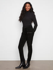 Pantalon jogger noir en babycord avec poches zippées, vue de face – Charlie B C5438RP-663B