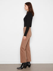 Pantalon brun truffe en sergé extensible à taille régulière et jambe droite, vue de face – Charlie B C5584-618A