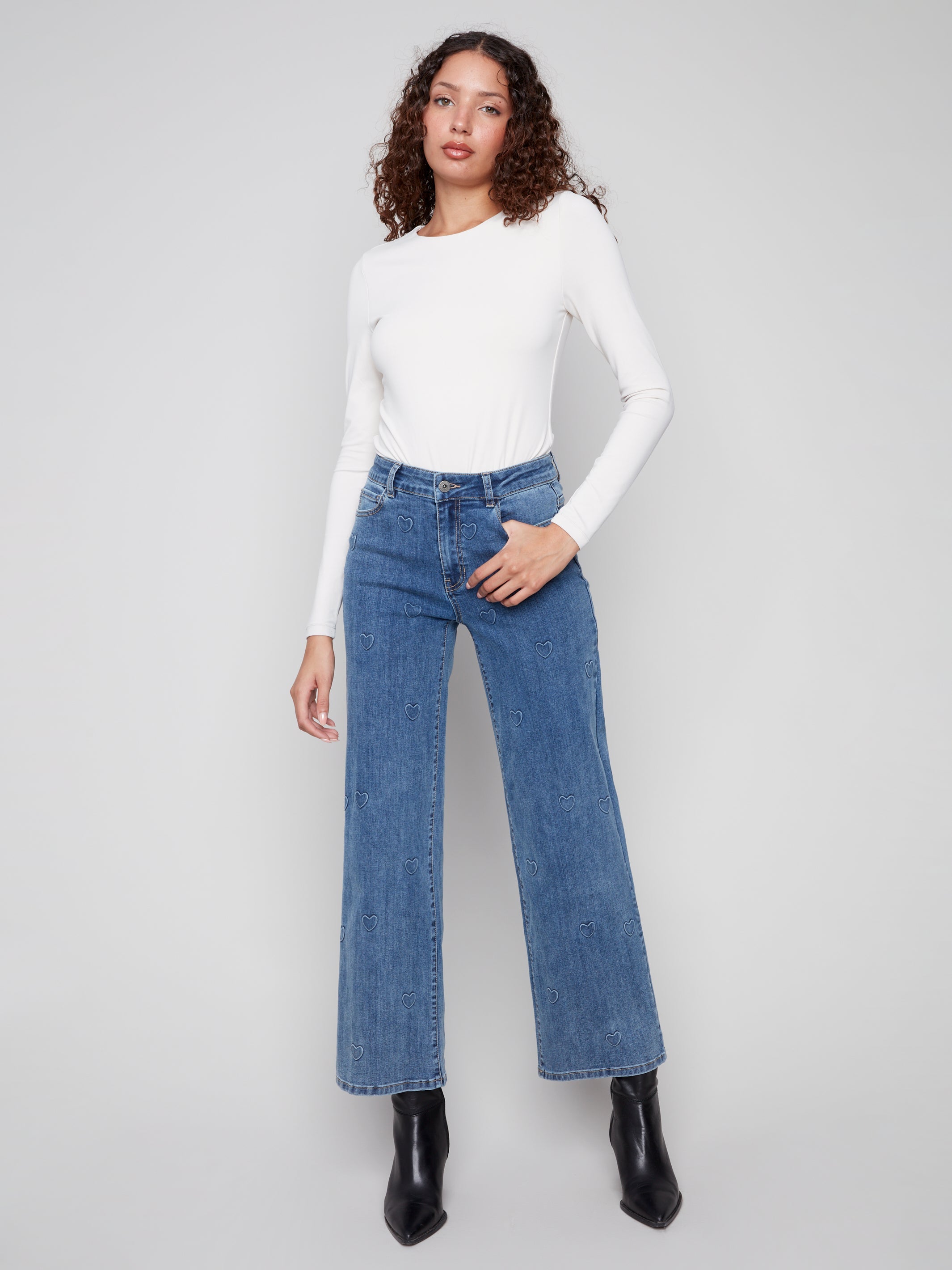 C5630_443C_997_1_jeans-jambe-large-coeurs-embosses-denim-extensible-charlie-b_5434986b-3b0f-4c4c-a0a9-ce8e1d602729.jpg