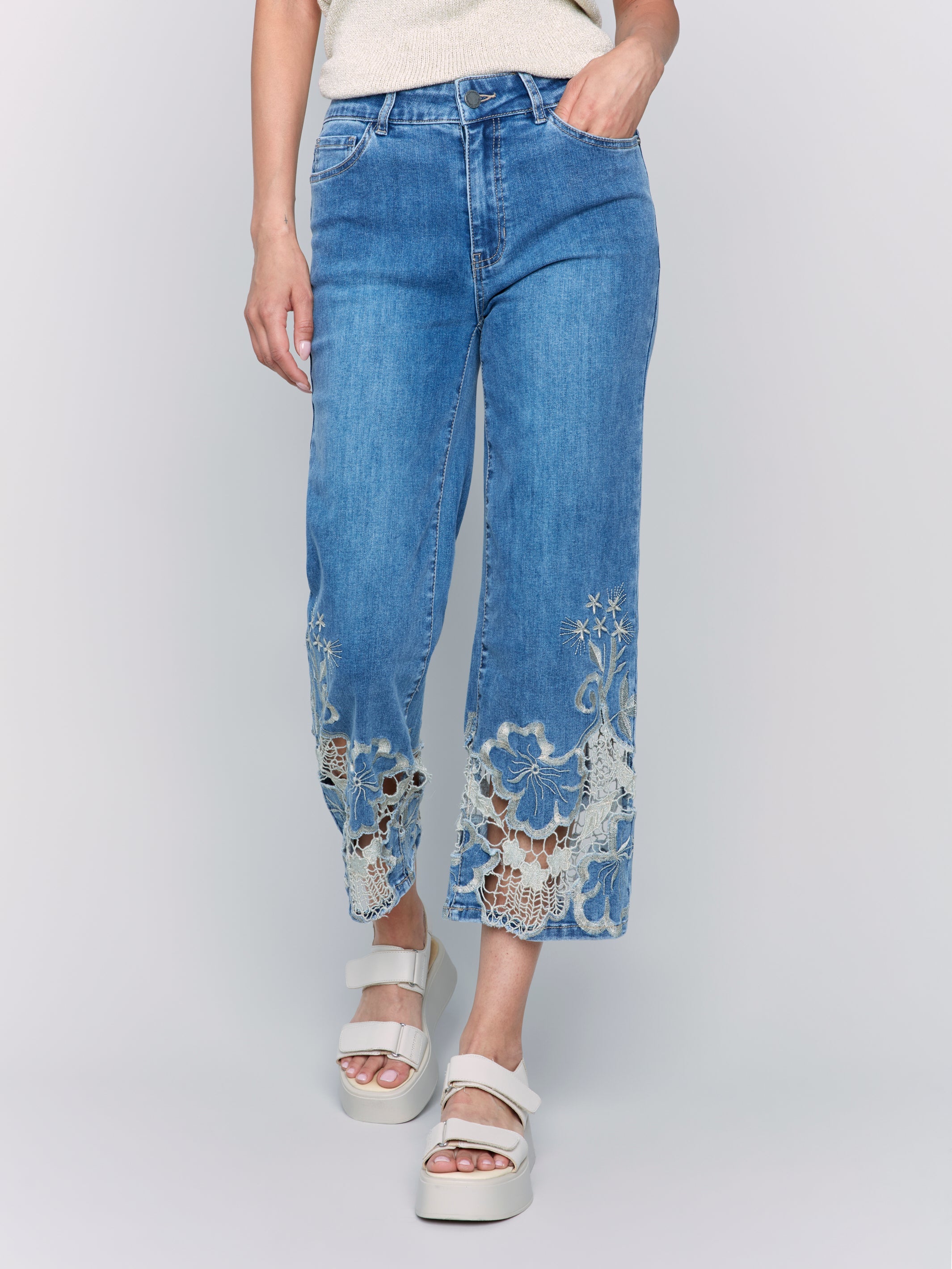 C5648_Jeans_Broderie_de_dentelle_dor_naturel_au_bas_tres_extensible.jpg