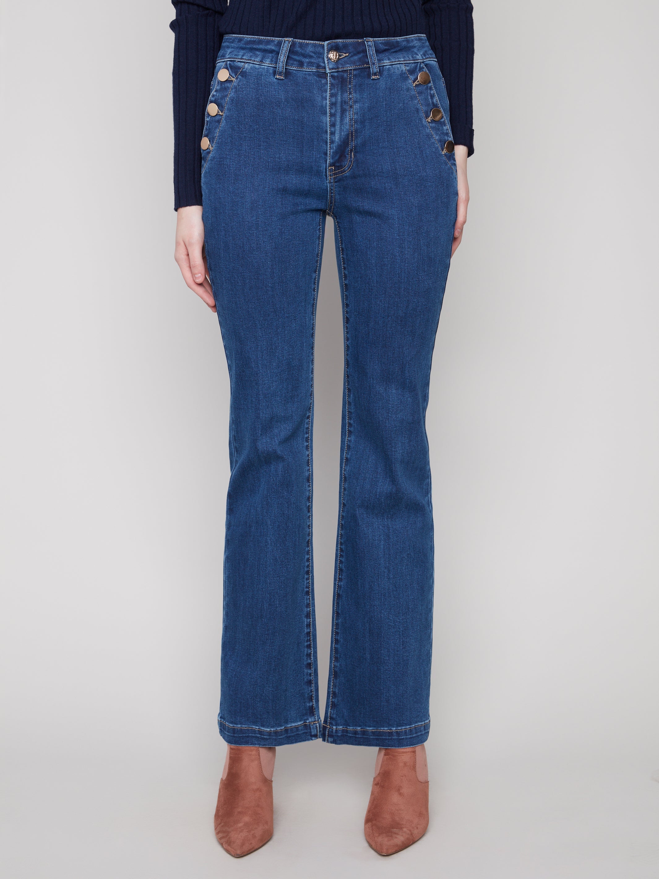 C5690_431A_007_2_jean-droit-confortable-extensible-boutons-dores-poches-charlie-b_ffa80c9c-7994-4740-bda6-9f60277d2160.jpg