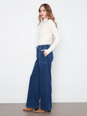 Pantalon en denim indigo à jambe large avec taille à cordon, vue de face – Charlie B C5794-627C