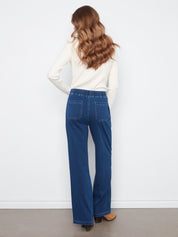 Pantalon en denim indigo à jambe large avec taille à cordon, vue de face – Charlie B C5794-627C