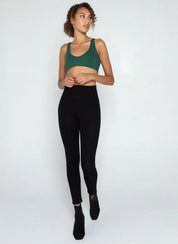  Legging d'hiver noir pour femme, doublé en Sherpa doux et chaud. Tissu extensible (Viscose, Polyester, Élasthanne). Marque C'est Moi.