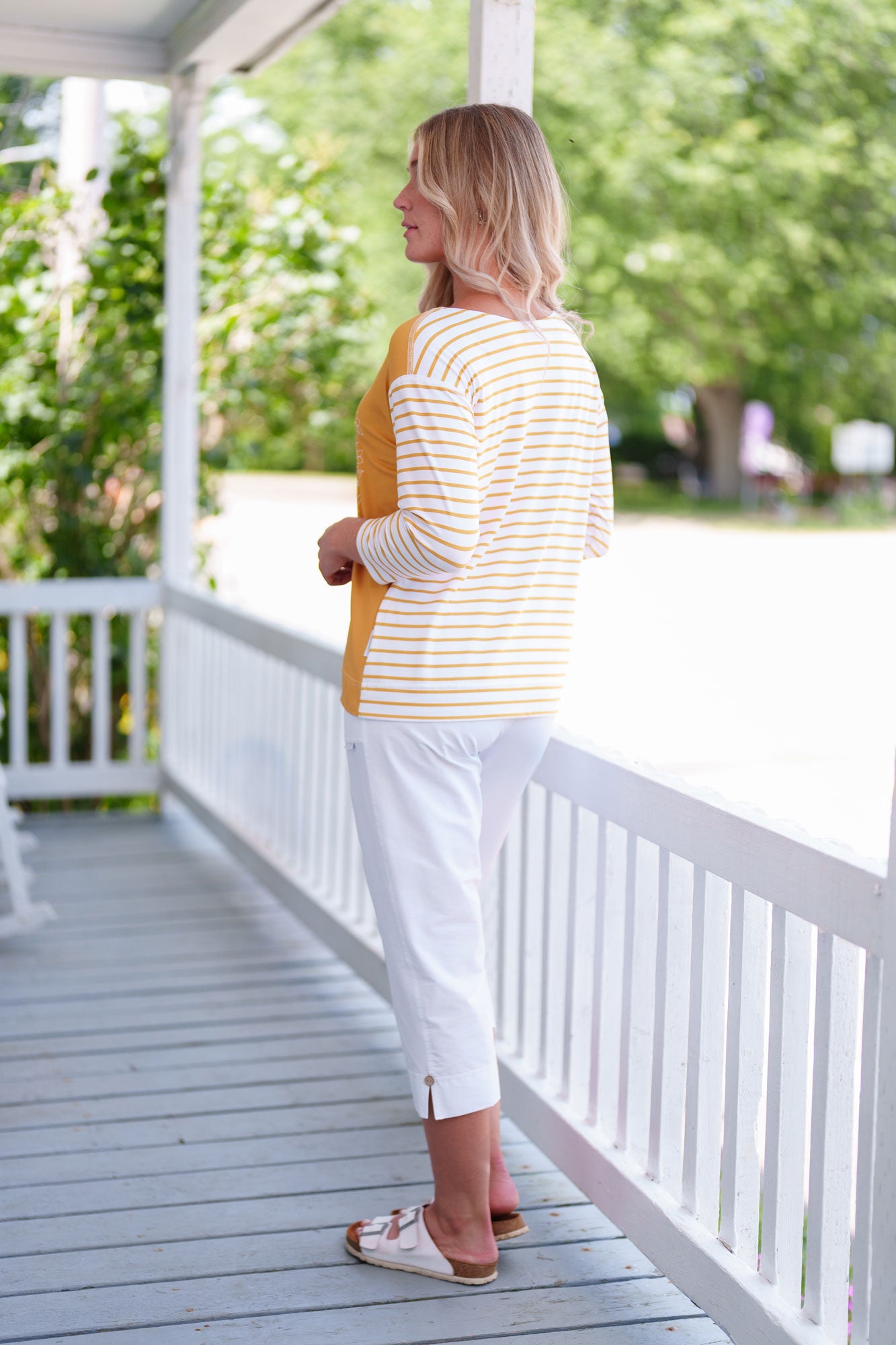 Pantalon 3/4 avec Fente et Bouton au Bas