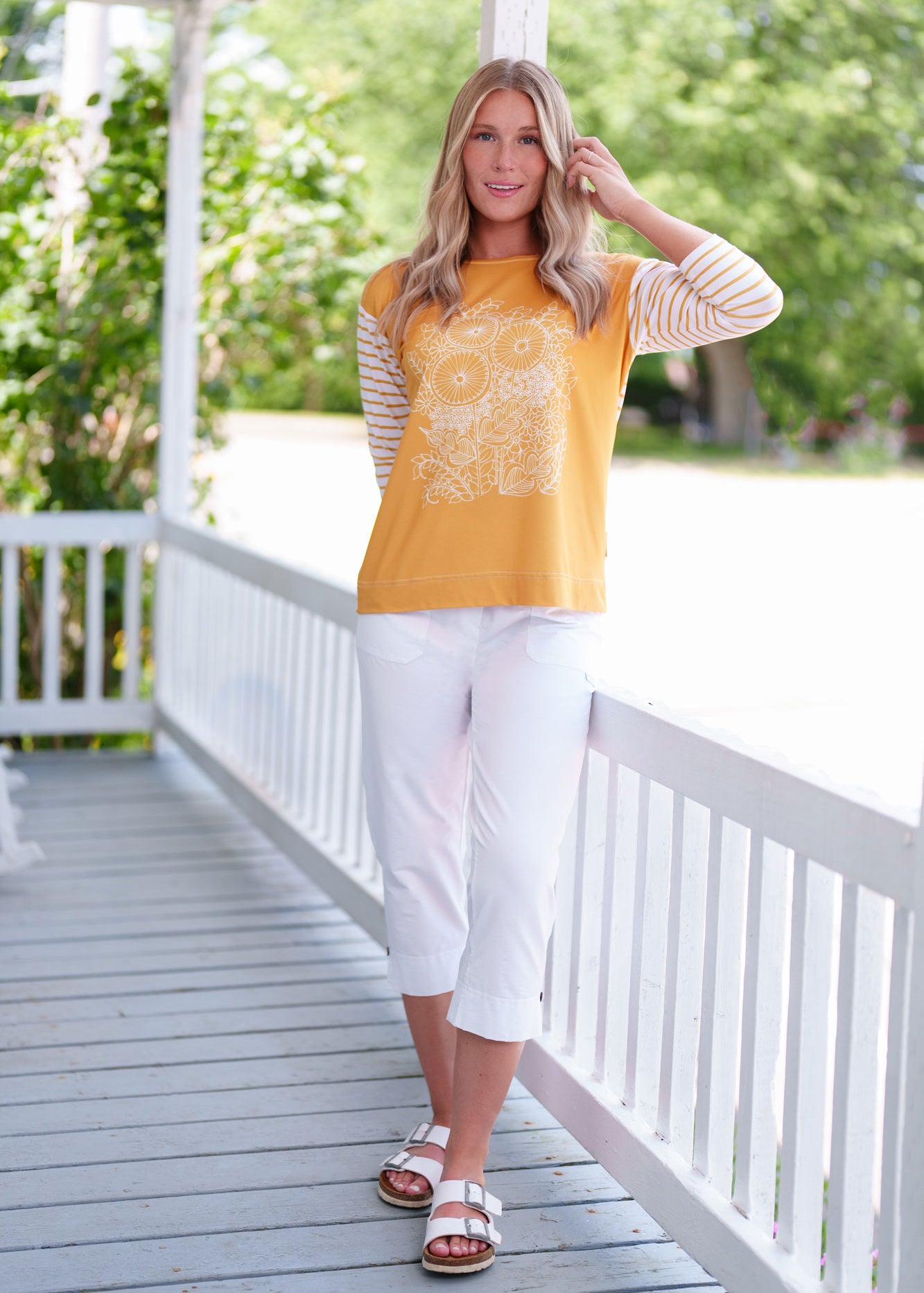 4 avec Fente et Bouton au Bas