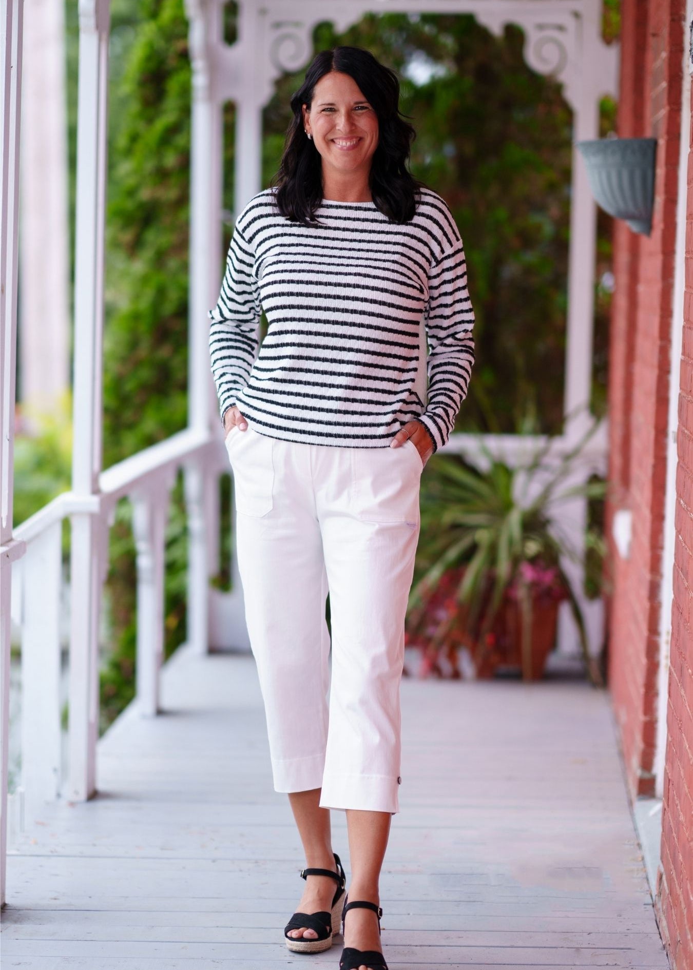 Chandail-reversible-Collins-Raye-noir-et-blanc-pantalon-vino-Blanc-DSC05752_jpg.jpg