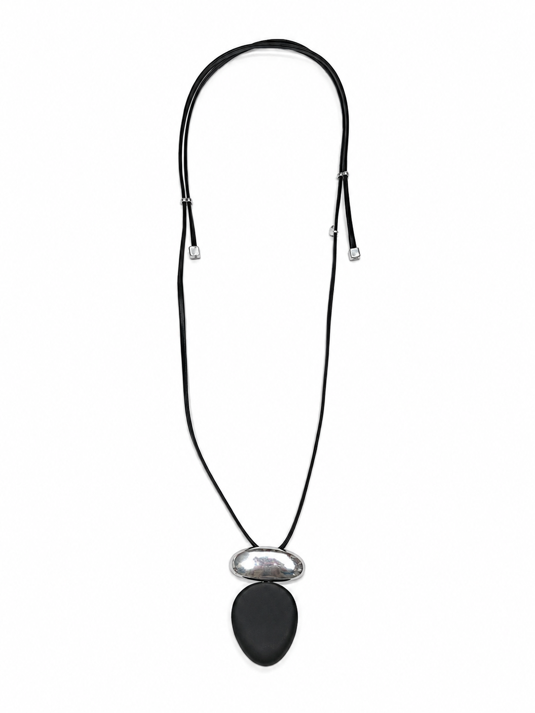Collier_Ajustable_Pendentif_Noir_et_Argent-1.png