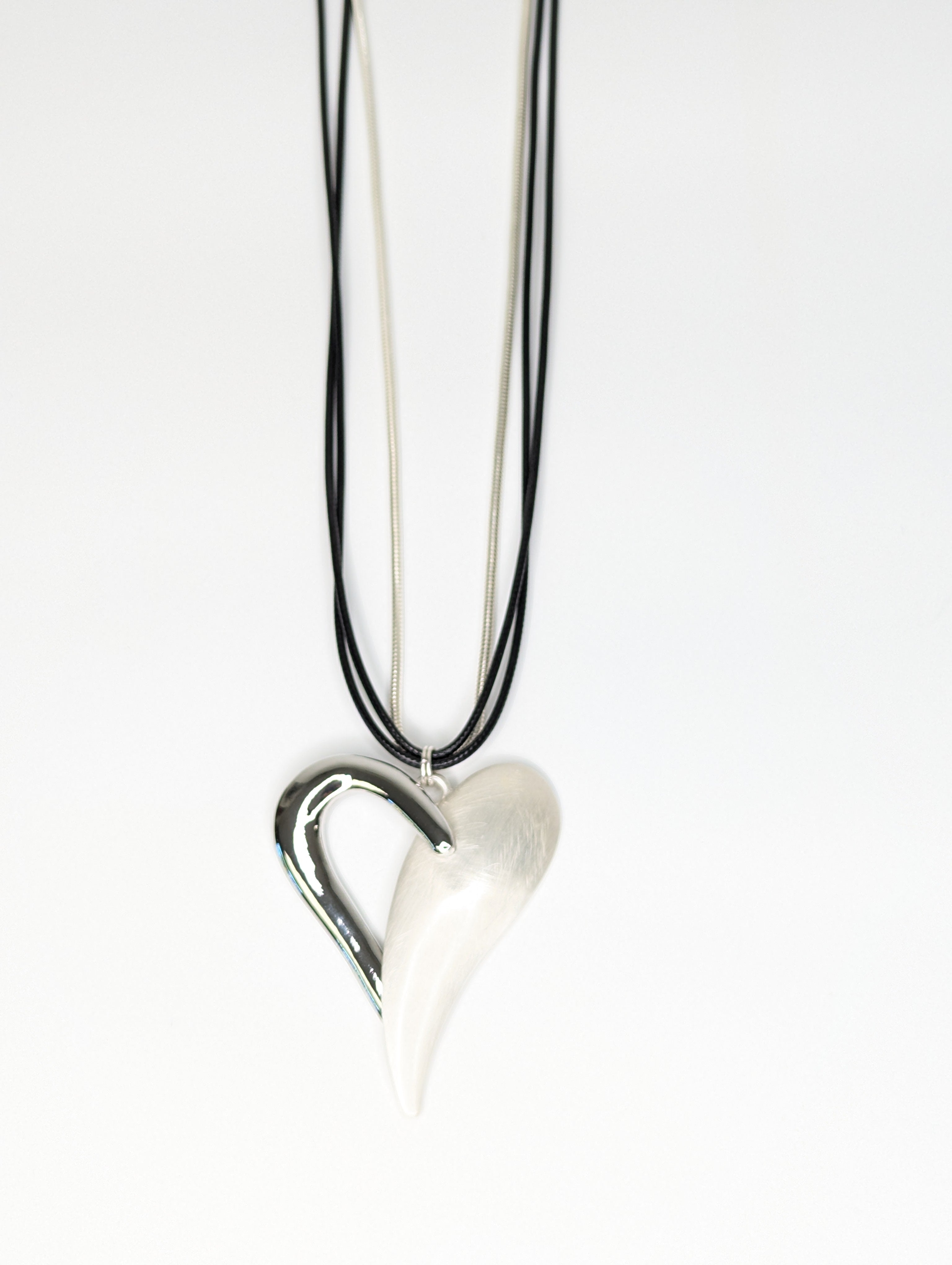 Collier_Long_Coeur_Argent_cordon_Noir_Les_Nana_be829a8c-69ba-4e54-b06a-120e4124dbbd.jpg