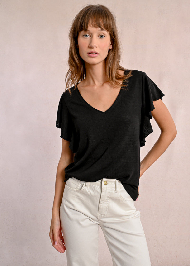 E1615DP_BLACK_T-Shirt_Col_en_V_Manches_Volantes_Molly_bracken.jpg